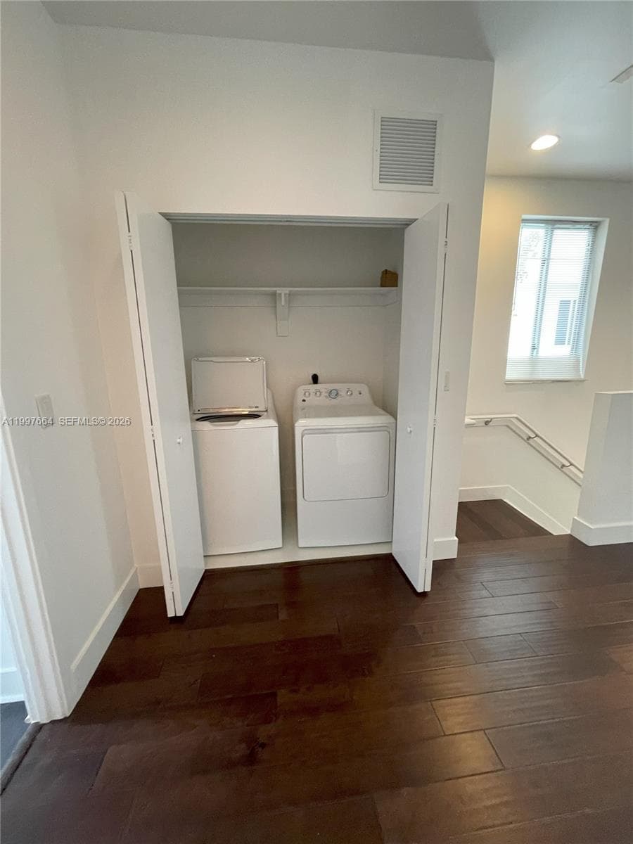 2621 NE 212th Ter # 211, Miami FL 33180 — 3