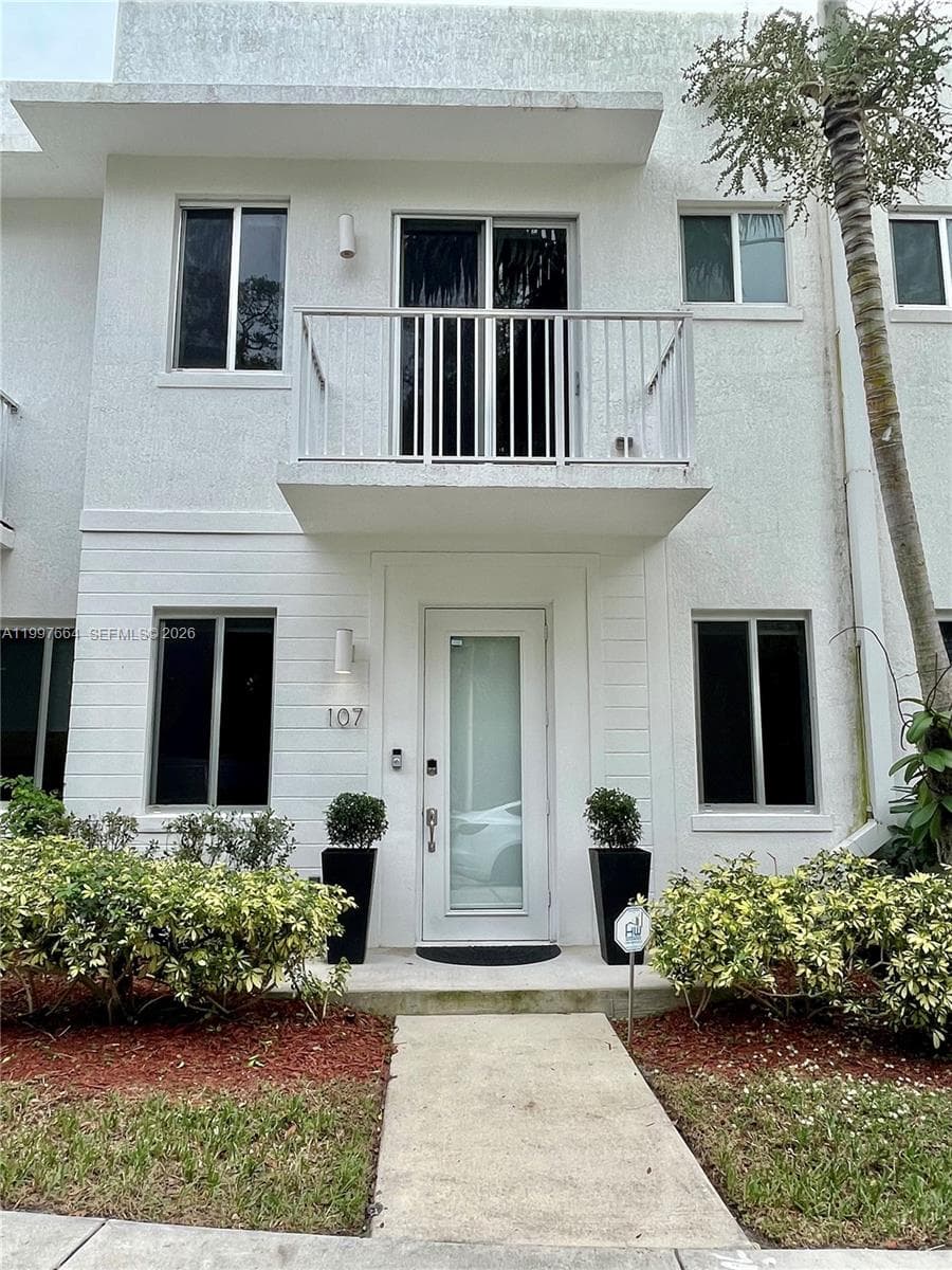 2621 NE 212th Ter # 211, Miami FL 33180 — 1