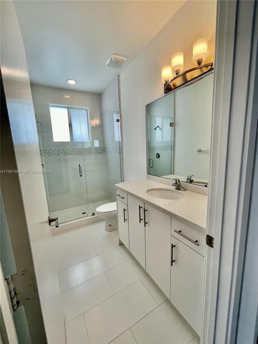 2621 NE 212th Ter # 211, Miami FL 33180 — 5
