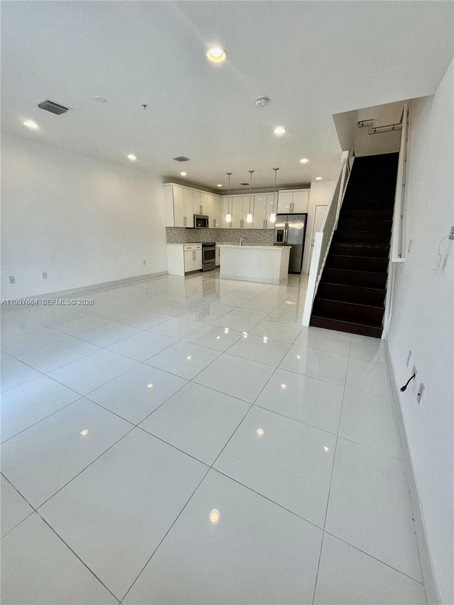 2621 NE 212th Ter # 211, Miami FL 33180 — 4