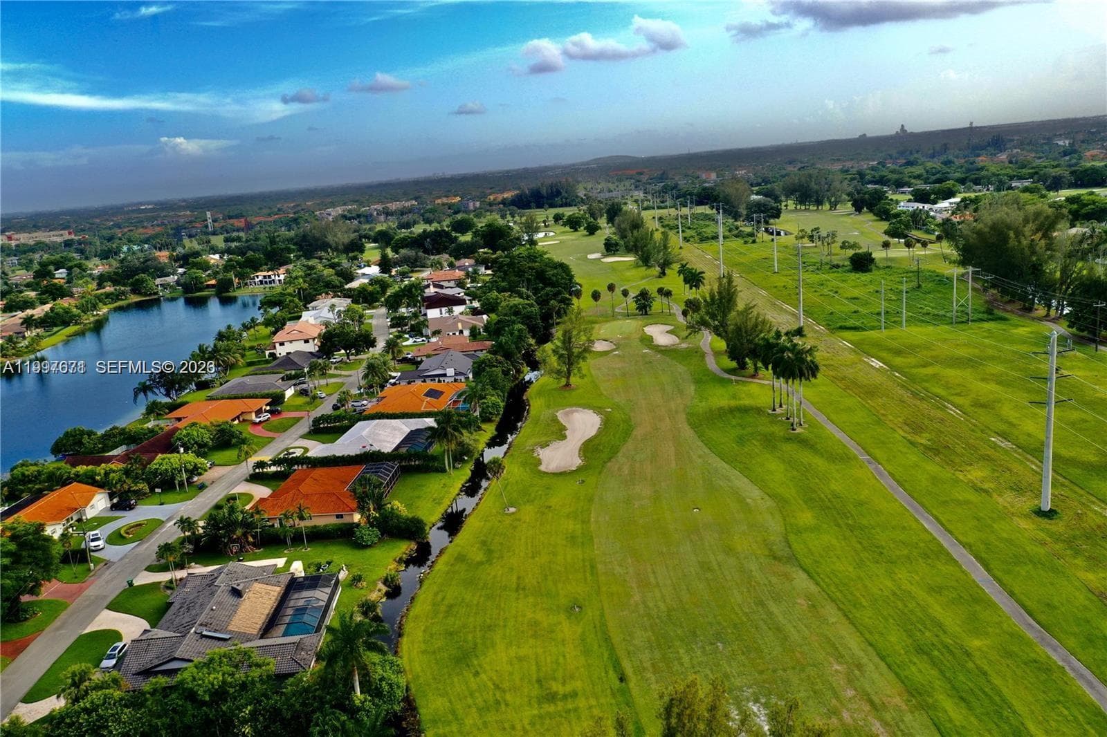 19740 W Saint Andrews Dr, Hialeah FL 33015 — 38