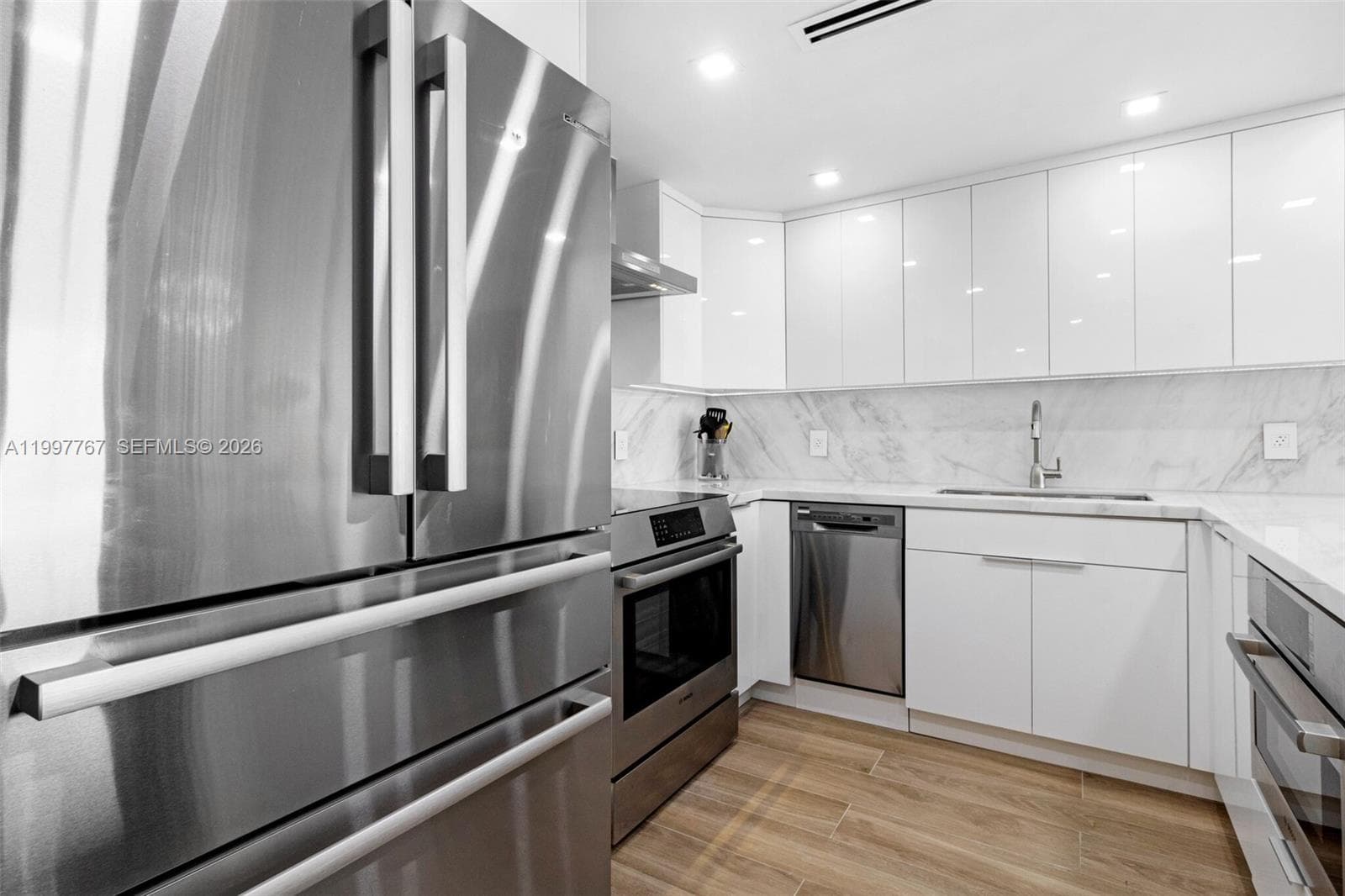 5701 Collins Ave # 1707, Miami Beach FL 33140 — 6