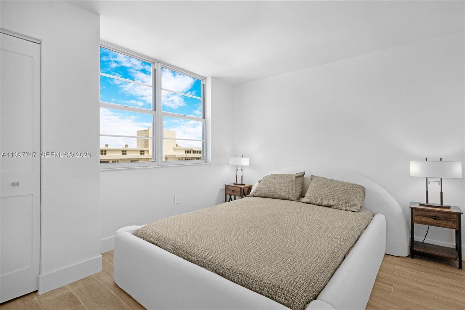 5701 Collins Ave # 1707, Miami Beach FL 33140 — 17