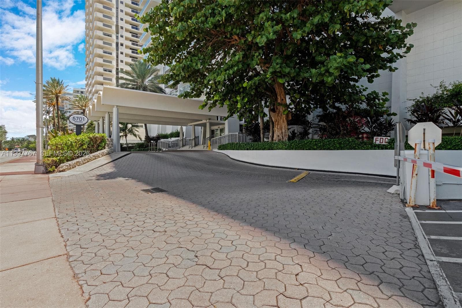 5701 Collins Ave # 1707, Miami Beach FL 33140 — 36