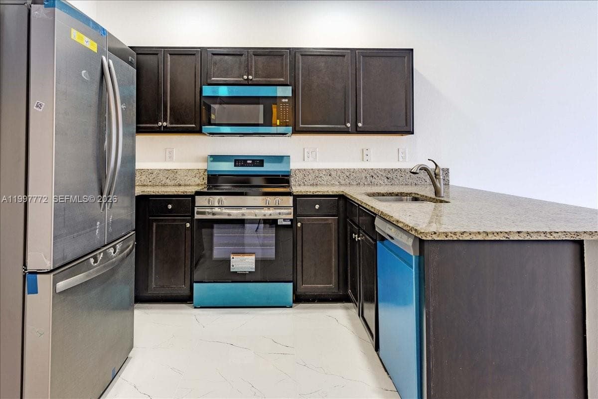 3335 W 94th Ter, Hialeah FL 33018 — 7