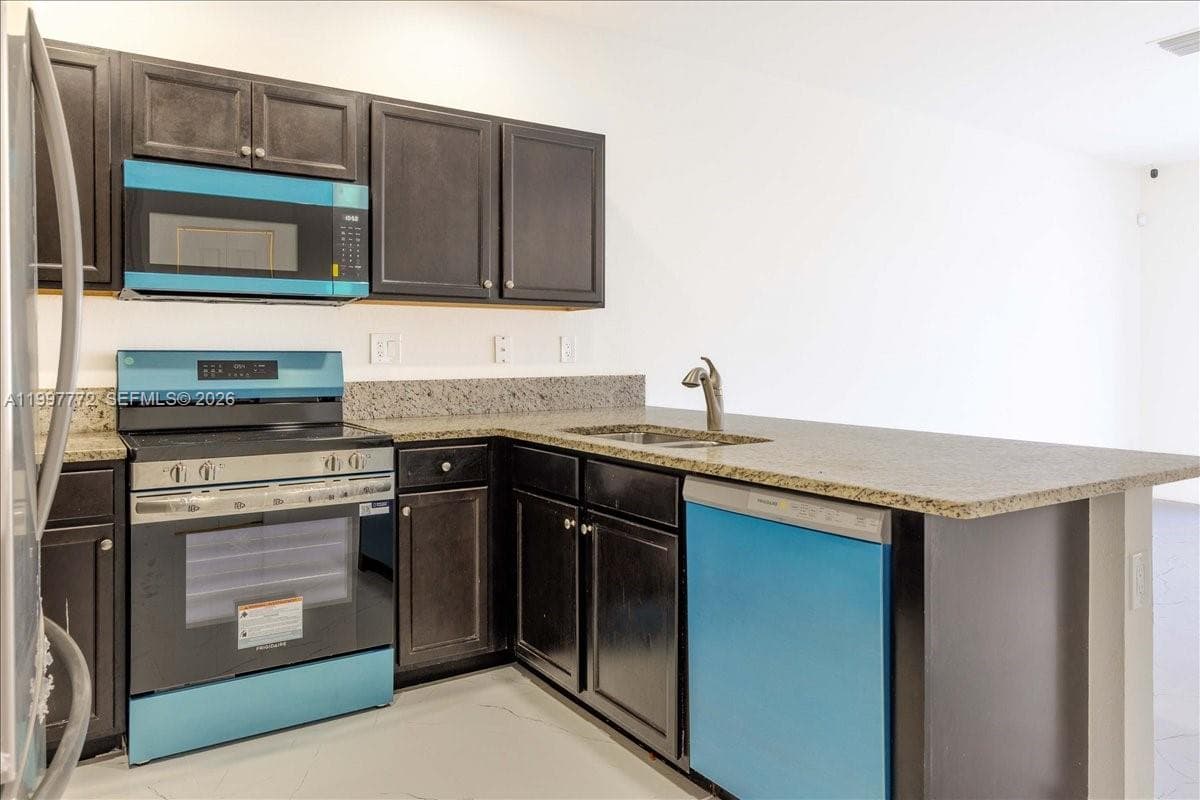3335 W 94th Ter, Hialeah FL 33018 — 10