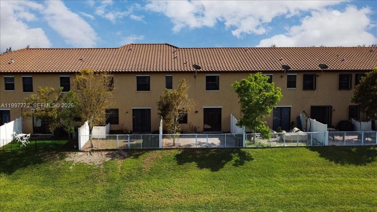 3335 W 94th Ter, Hialeah FL 33018 — 45