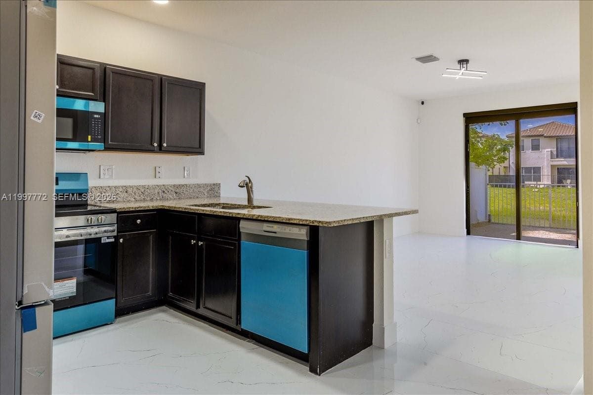 3335 W 94th Ter, Hialeah FL 33018 — 11