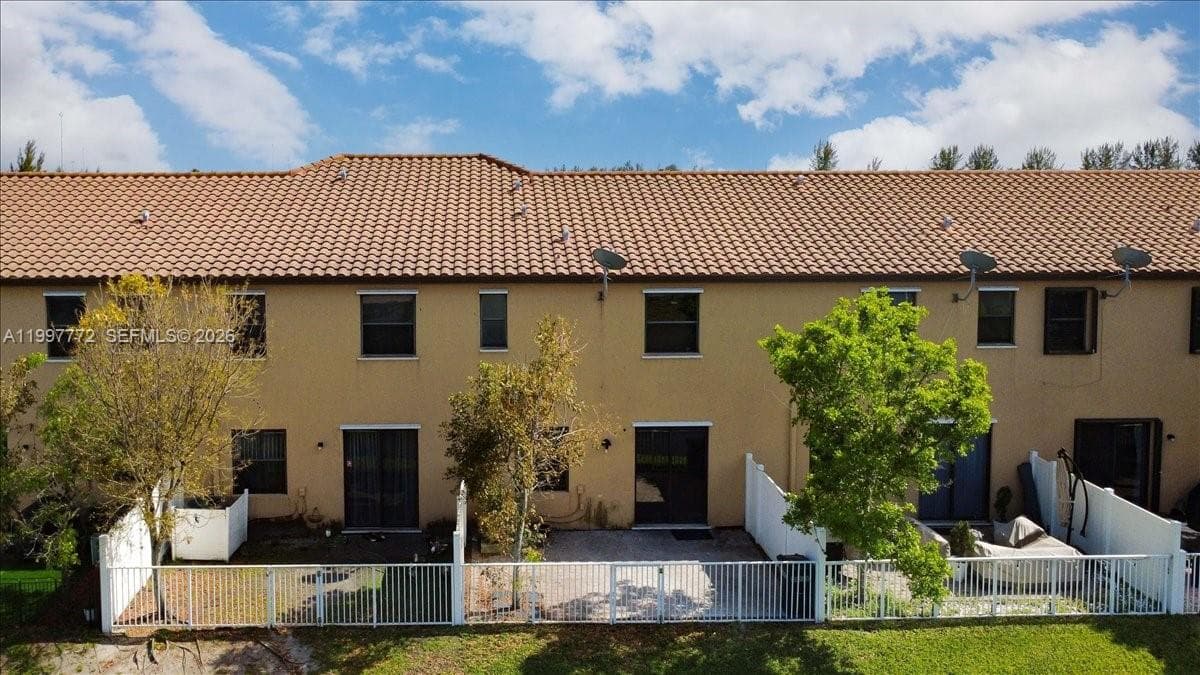 3335 W 94th Ter, Hialeah FL 33018 — 44
