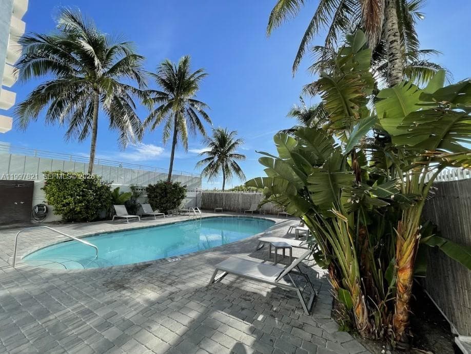 335 Ocean Dr # 214, Miami Beach FL 33139 — 9