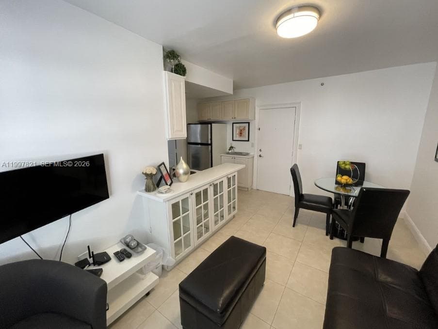 335 Ocean Dr # 214, Miami Beach FL 33139 — 4