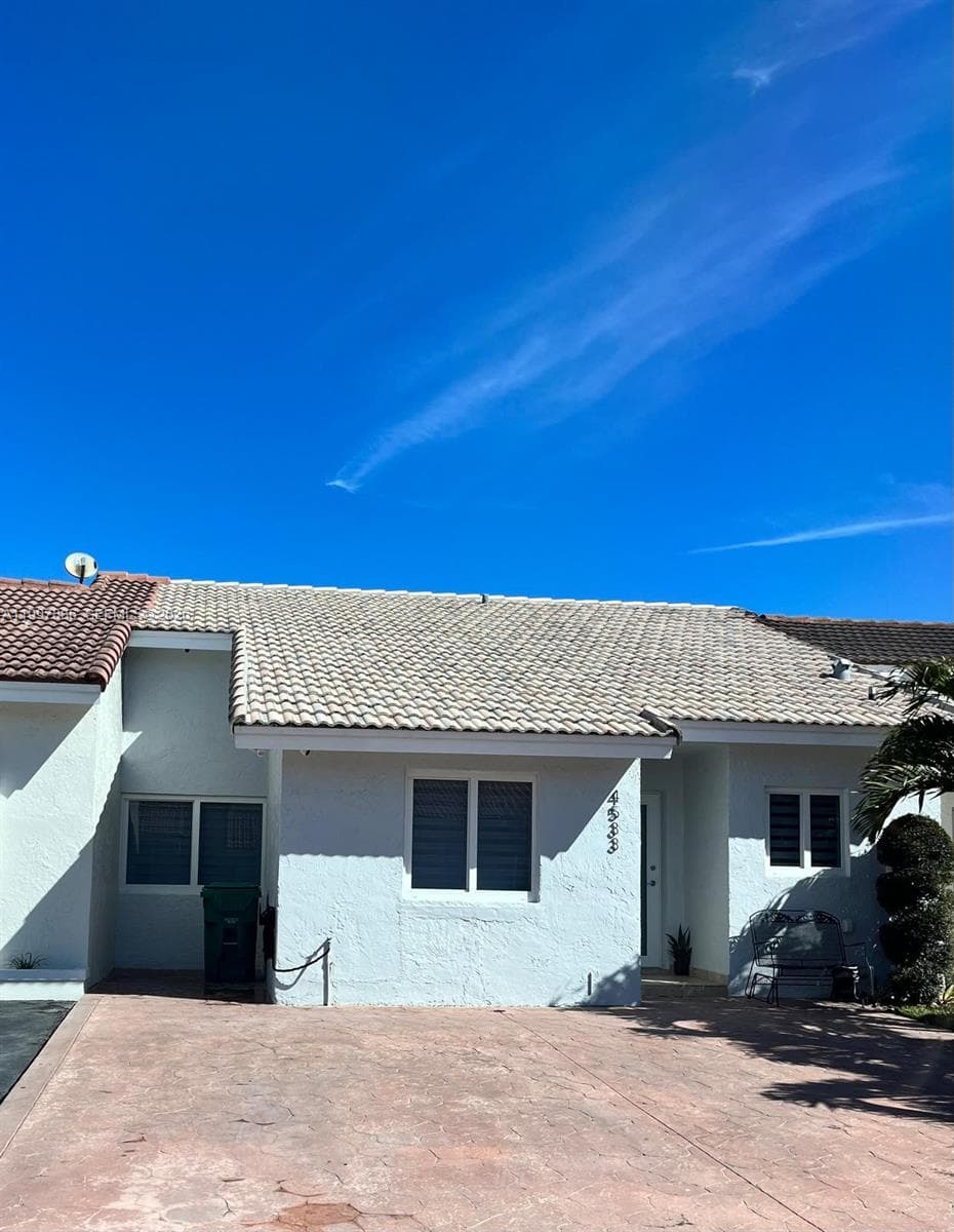 4533 SW 143rd Pl, Miami FL 33175 — 1