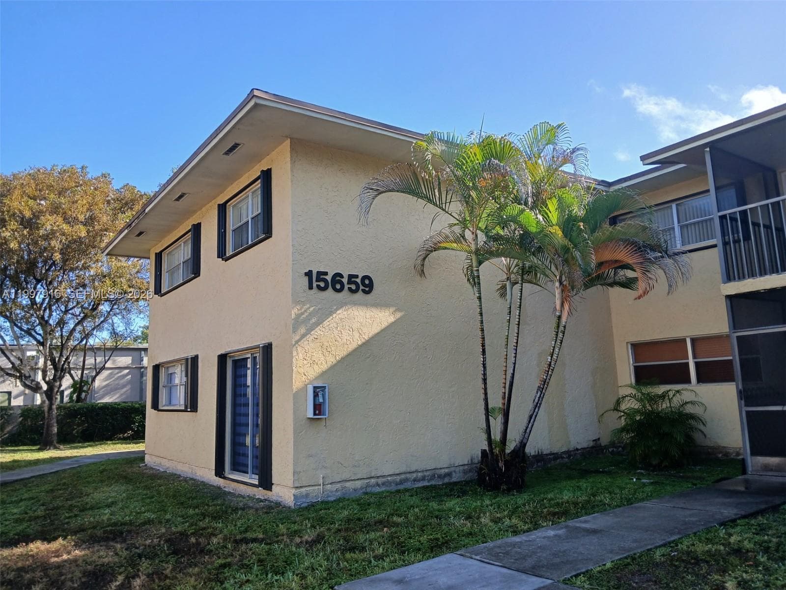 15659 SW 73rd Cir Ter # 9, Miami FL 33193 — 3