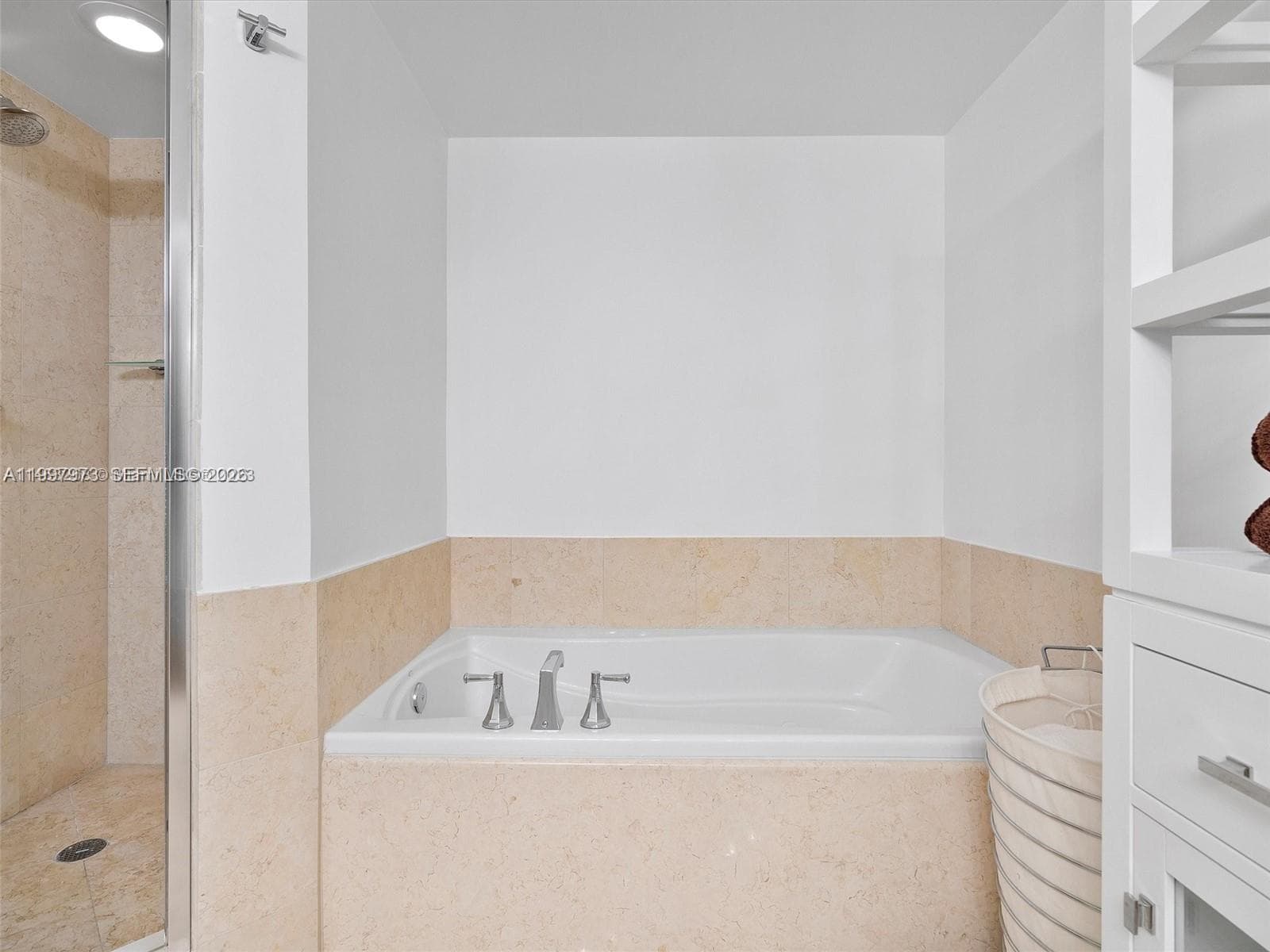 20000 E Country Club Dr # 1102, Aventura FL 33180 — 20