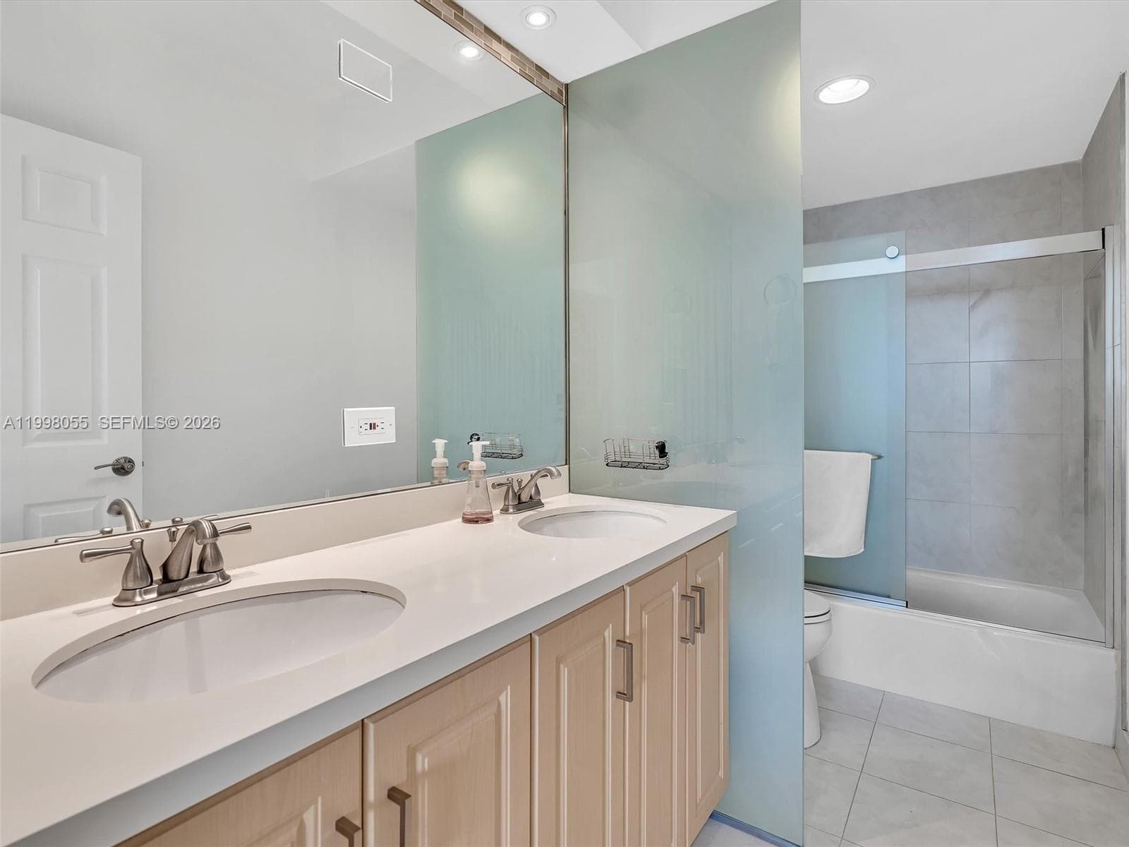 500 Bayview Dr # 1132, Sunny Isles Beach FL 33160 — 26