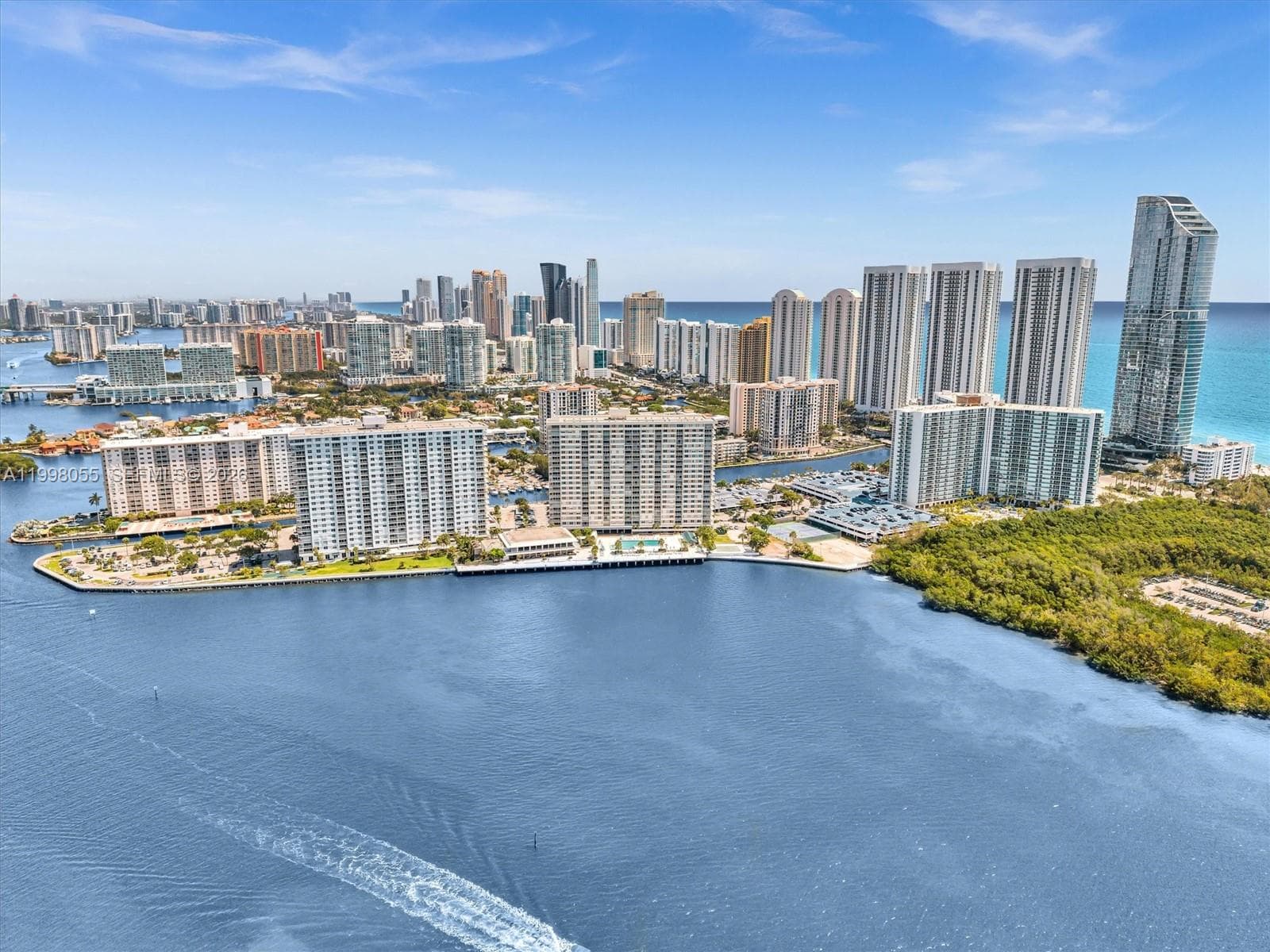500 Bayview Dr # 1132, Sunny Isles Beach FL 33160 — 71