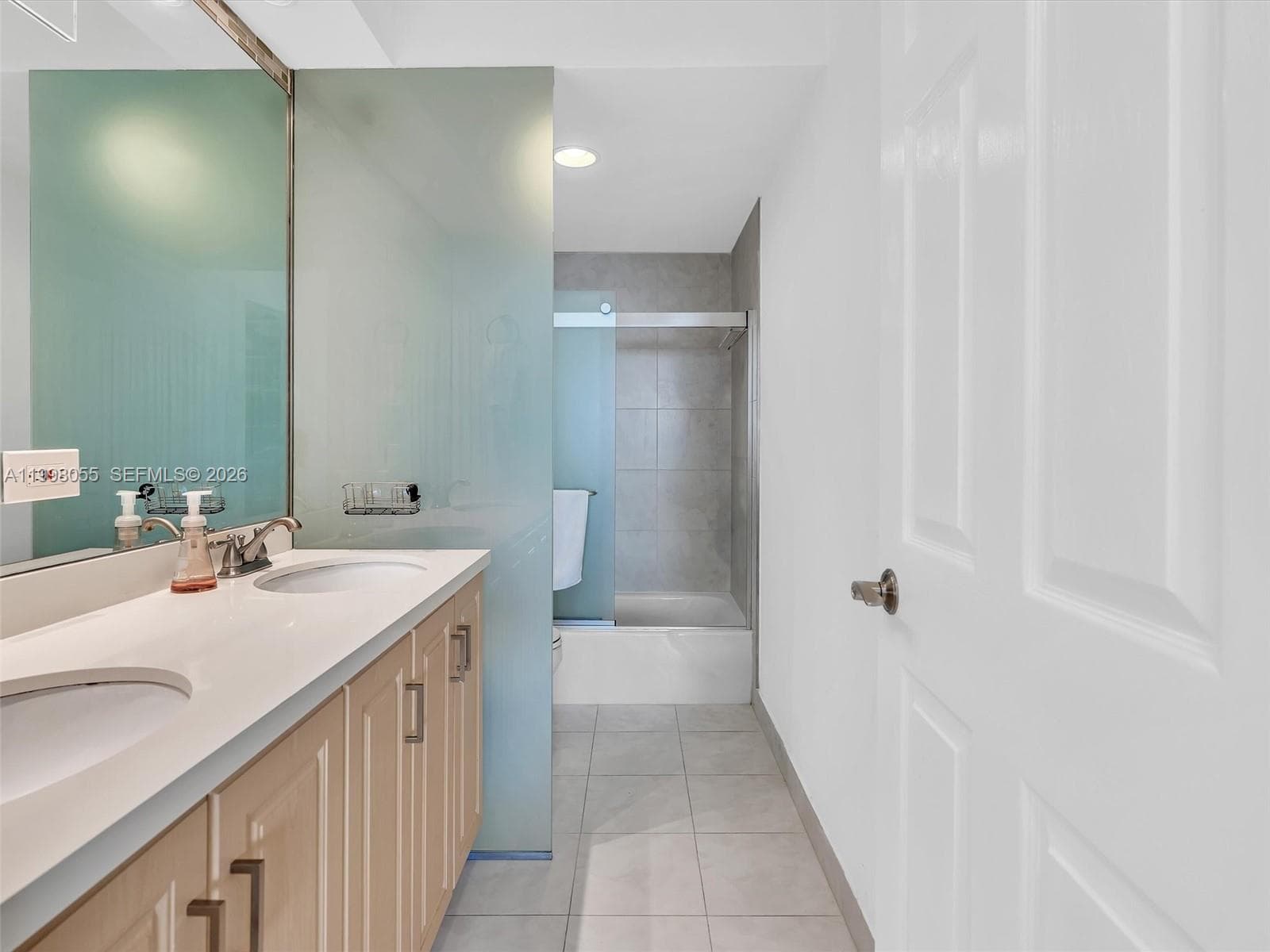 500 Bayview Dr # 1132, Sunny Isles Beach FL 33160 — 25