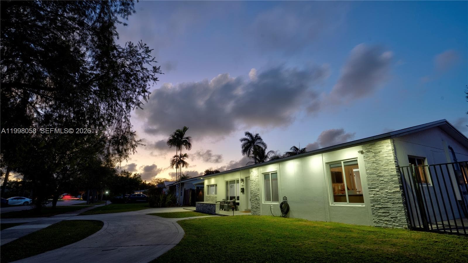 9311 Sterling Dr, Cutler Bay FL 33157 — 17