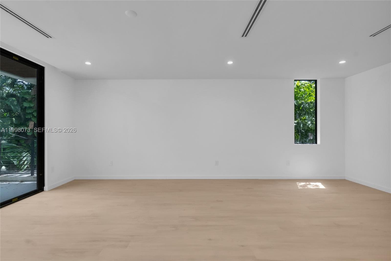 3983 Kumquat Ave, Miami FL 33133 — 28