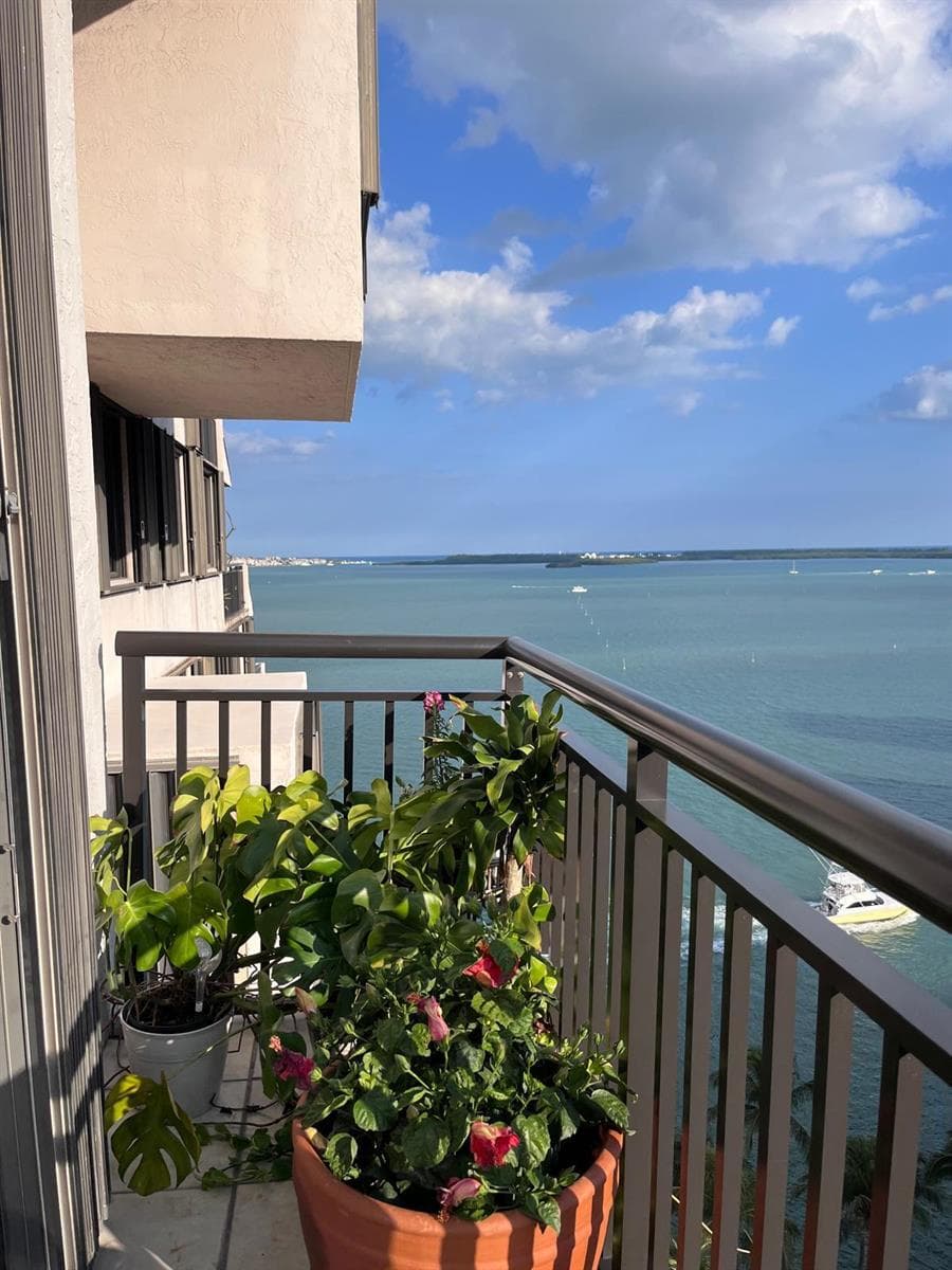 540 Brickell Key Drive # 1721, Miami FL 33131 — 2