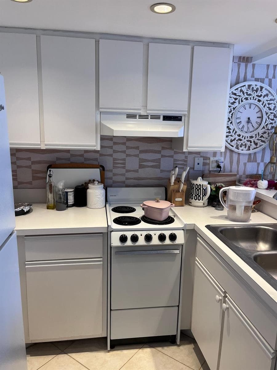 540 Brickell Key Drive # 1721, Miami FL 33131 — 9