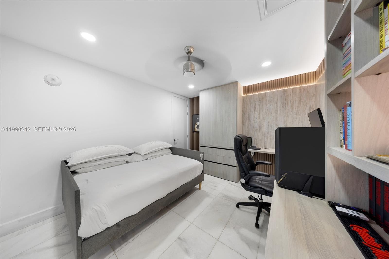700 NE 26th Ter # 2202, Miami FL 33137 — 36