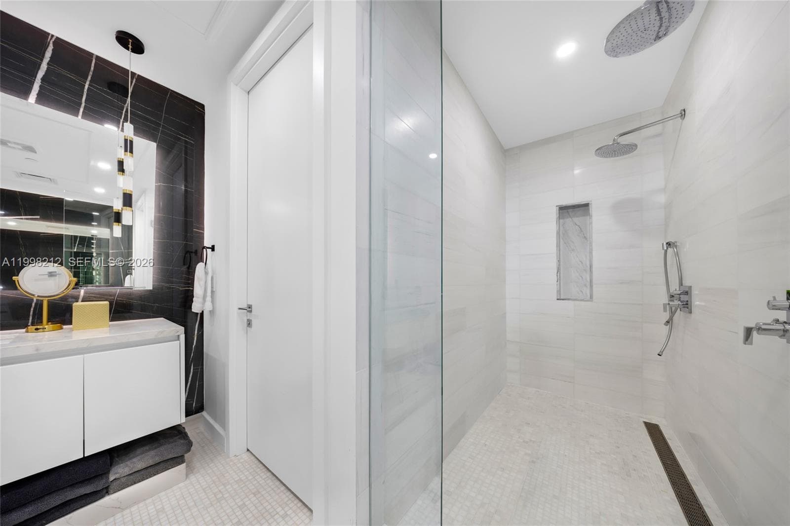 700 NE 26th Ter # 2202, Miami FL 33137 — 25