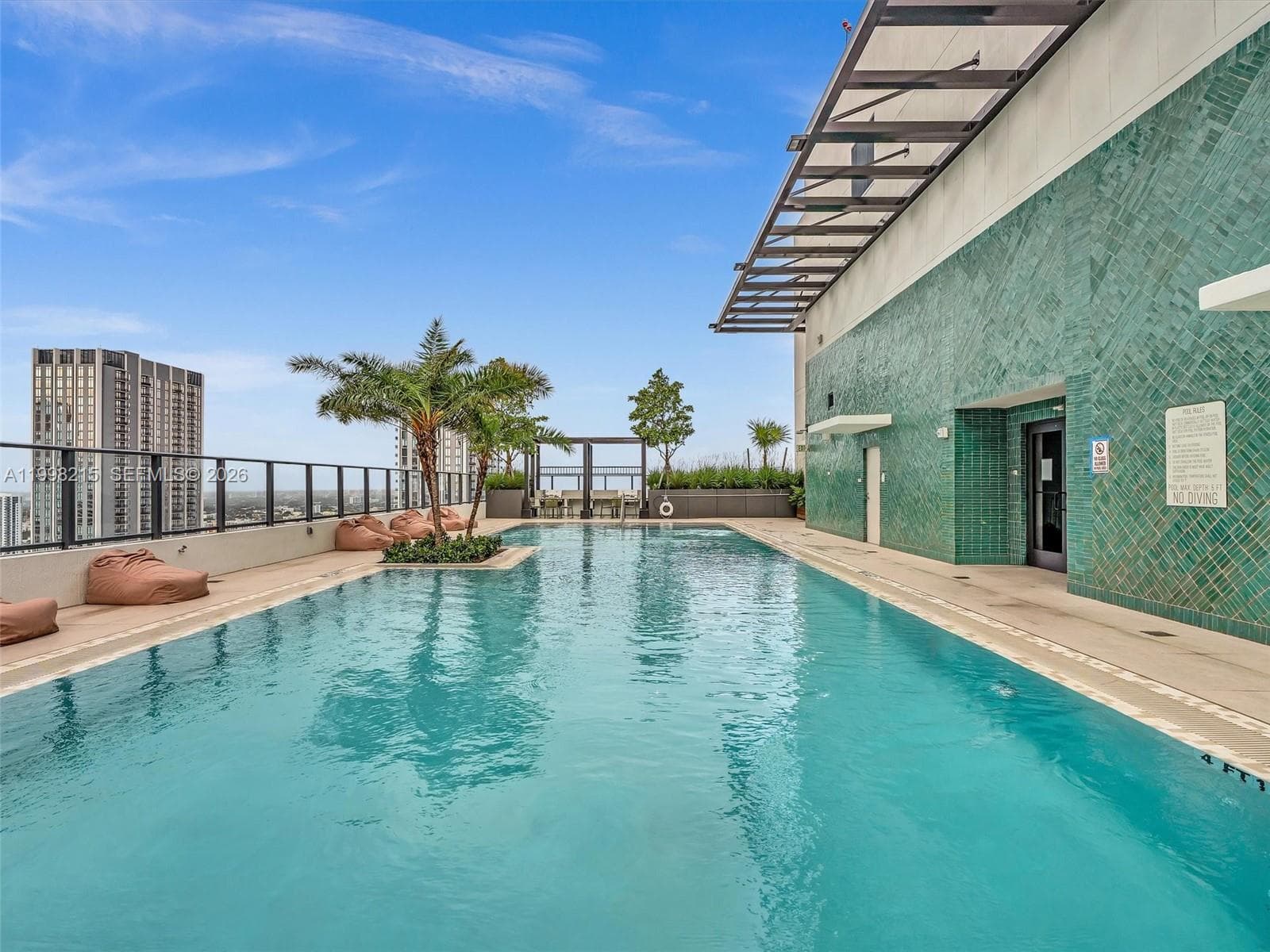 11 NE 6th street # 2214, Miami FL 33132 — 27