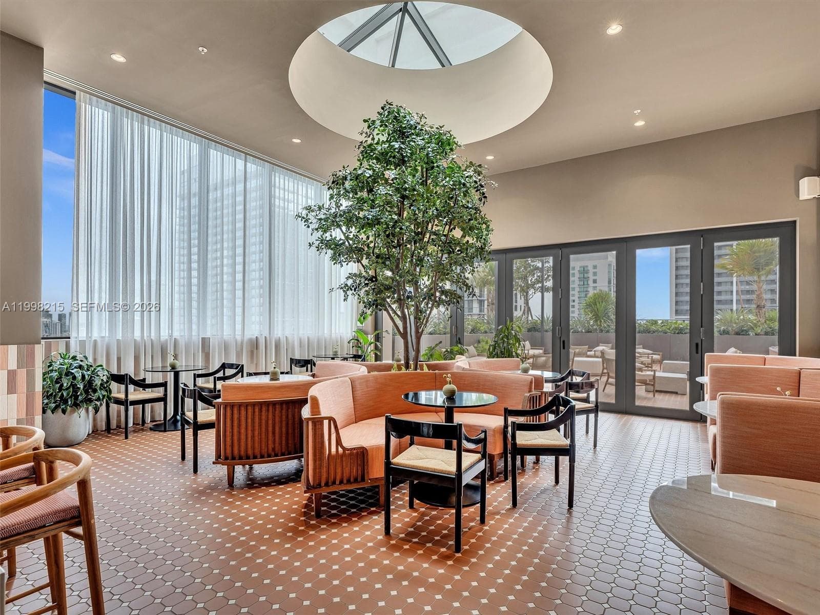 11 NE 6th street # 2214, Miami FL 33132 — 33