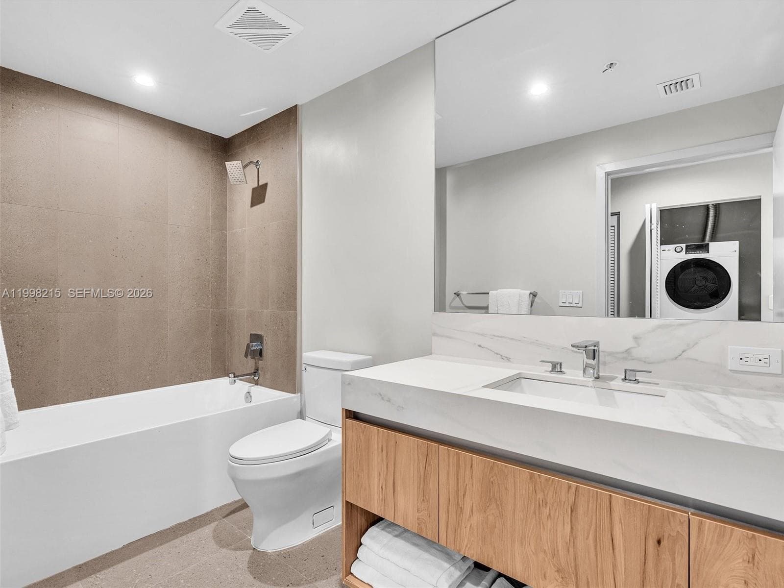 11 NE 6th street # 2214, Miami FL 33132 — 14