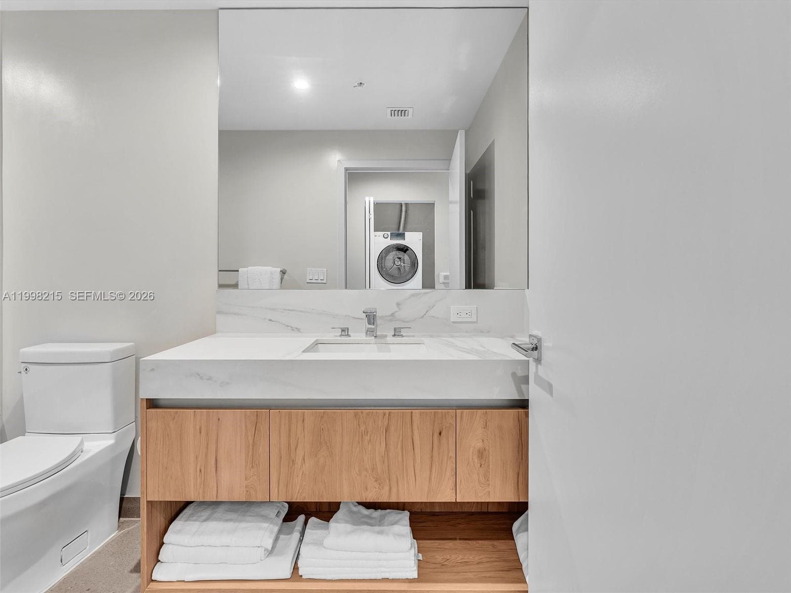 11 NE 6th street # 2214, Miami FL 33132 — 15
