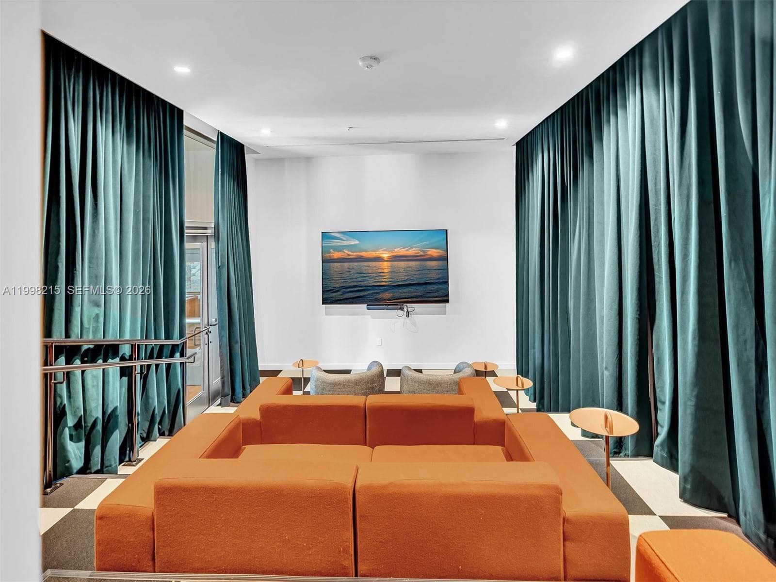 11 NE 6th street # 2214, Miami FL 33132 — 39