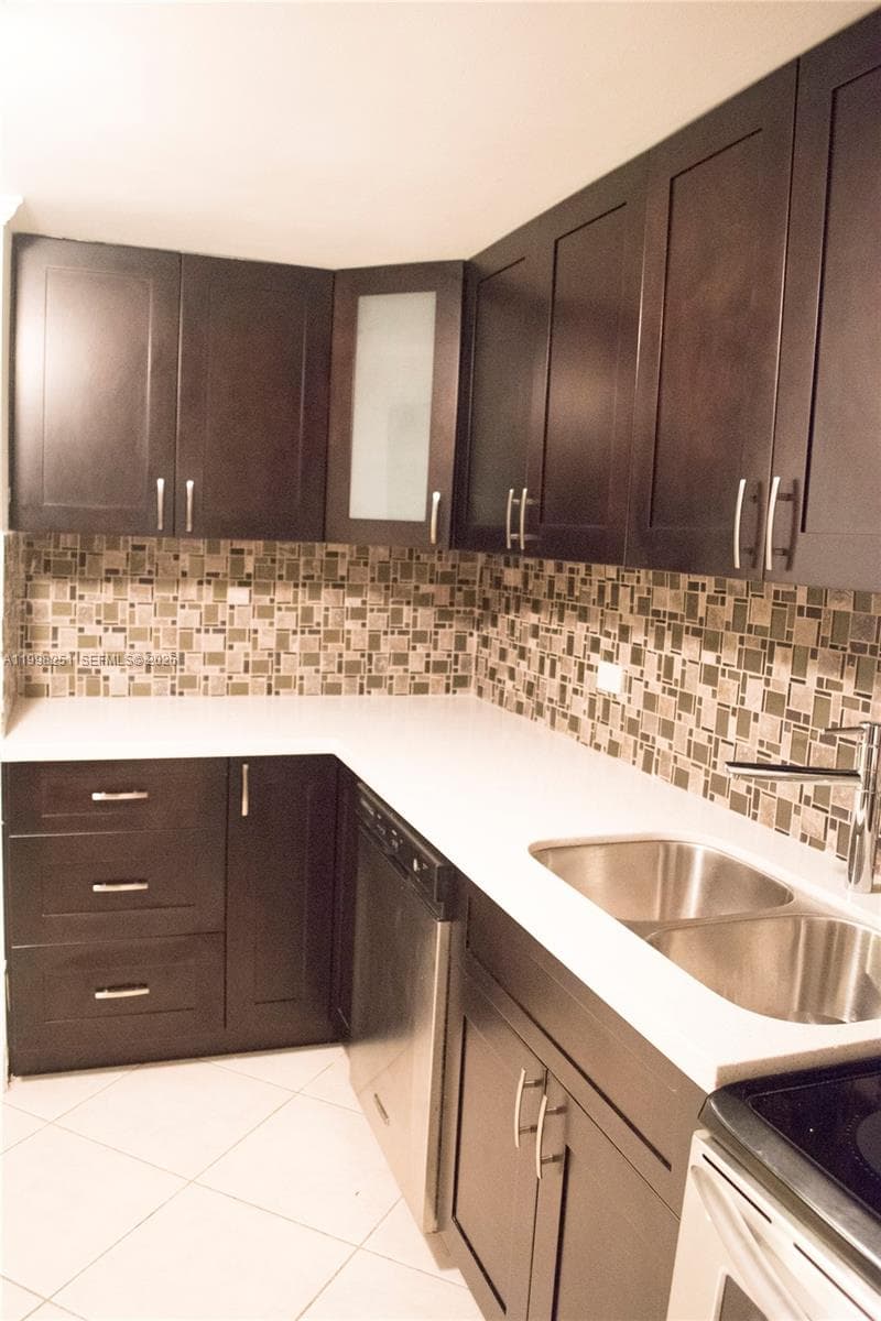 825 Brickell Bay Dr # 750, Miami FL 33131 — 11