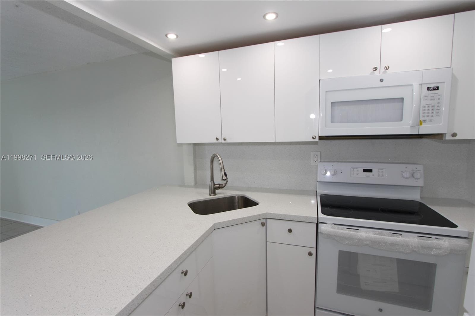 4550 NW 9th St # 811E, Miami FL 33126 — 6