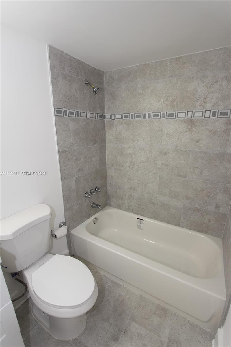 4550 NW 9th St # 811E, Miami FL 33126 — 13