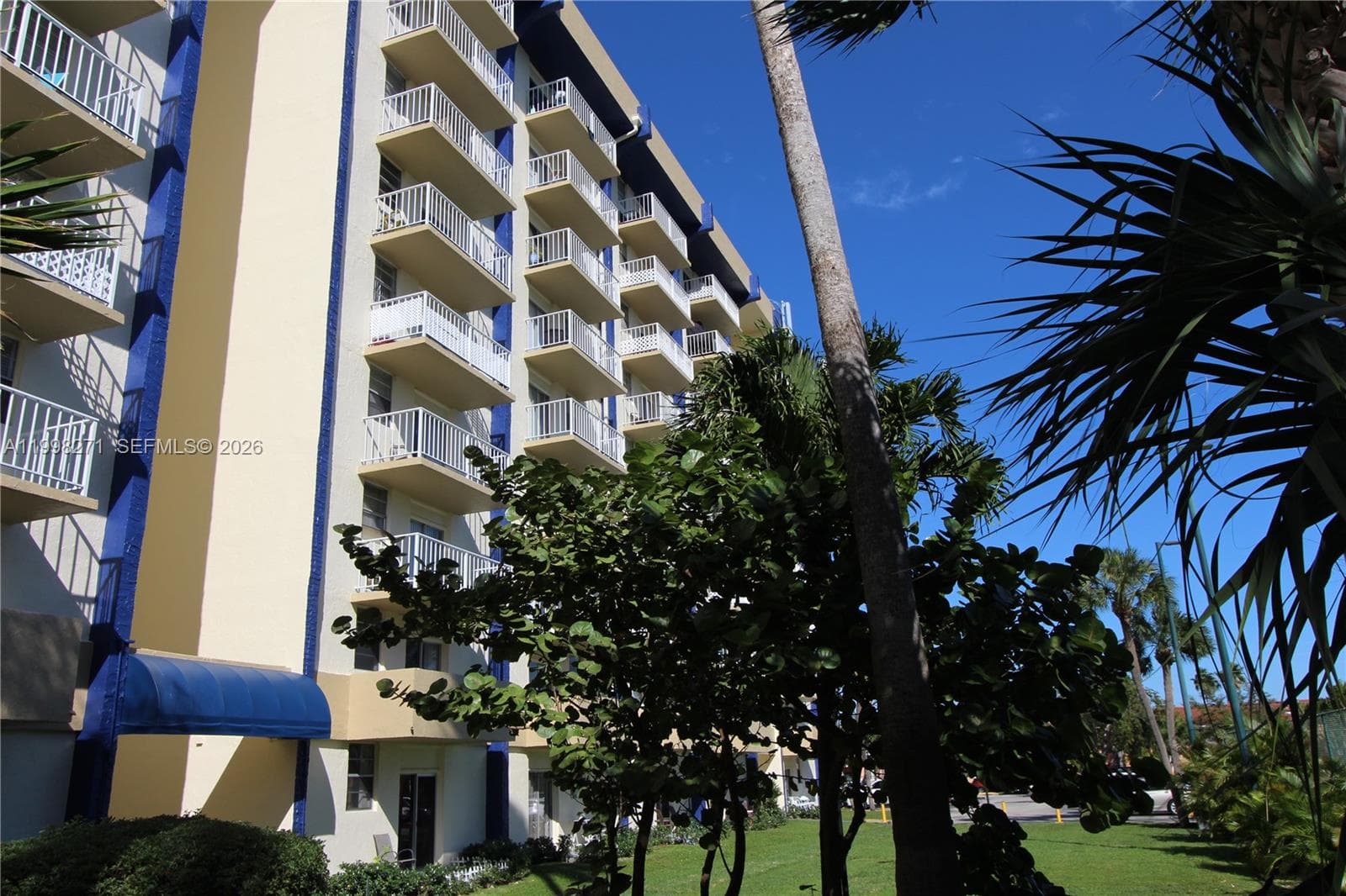 4550 NW 9th St # 811E, Miami FL 33126 — 1