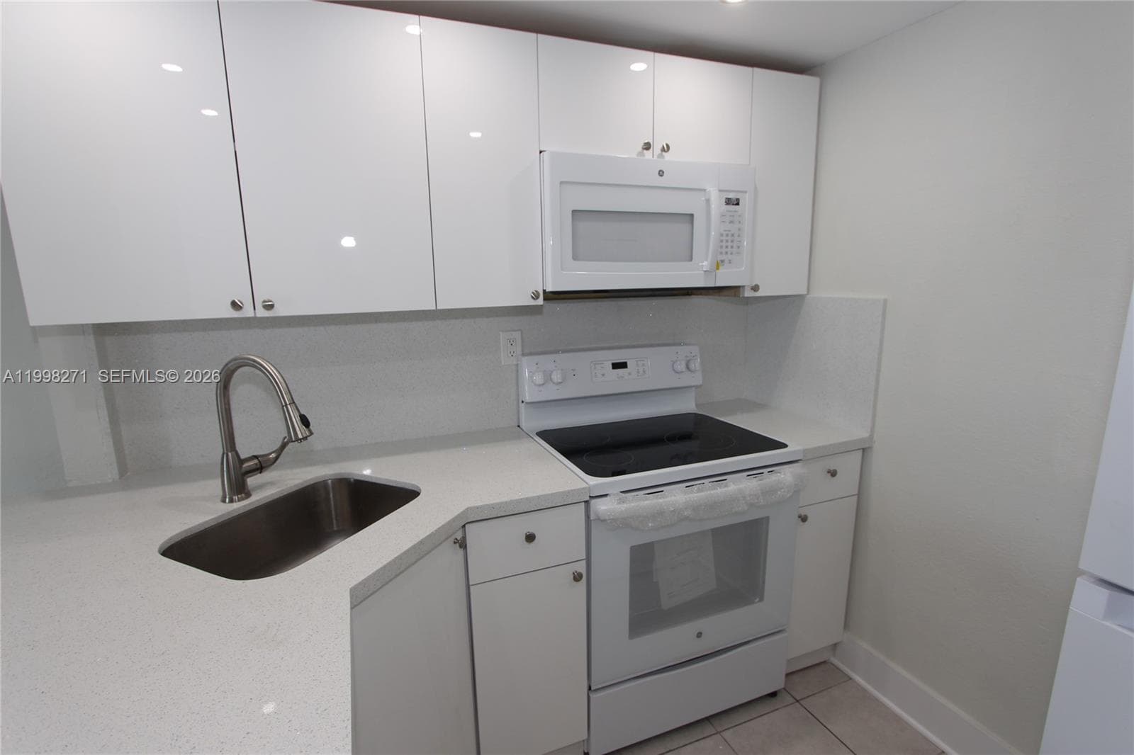 4550 NW 9th St # 811E, Miami FL 33126 — 5