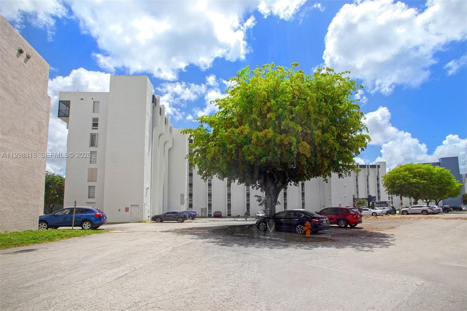 9682 Fontainebleau Blvd # 503, Miami FL 33172 — 32