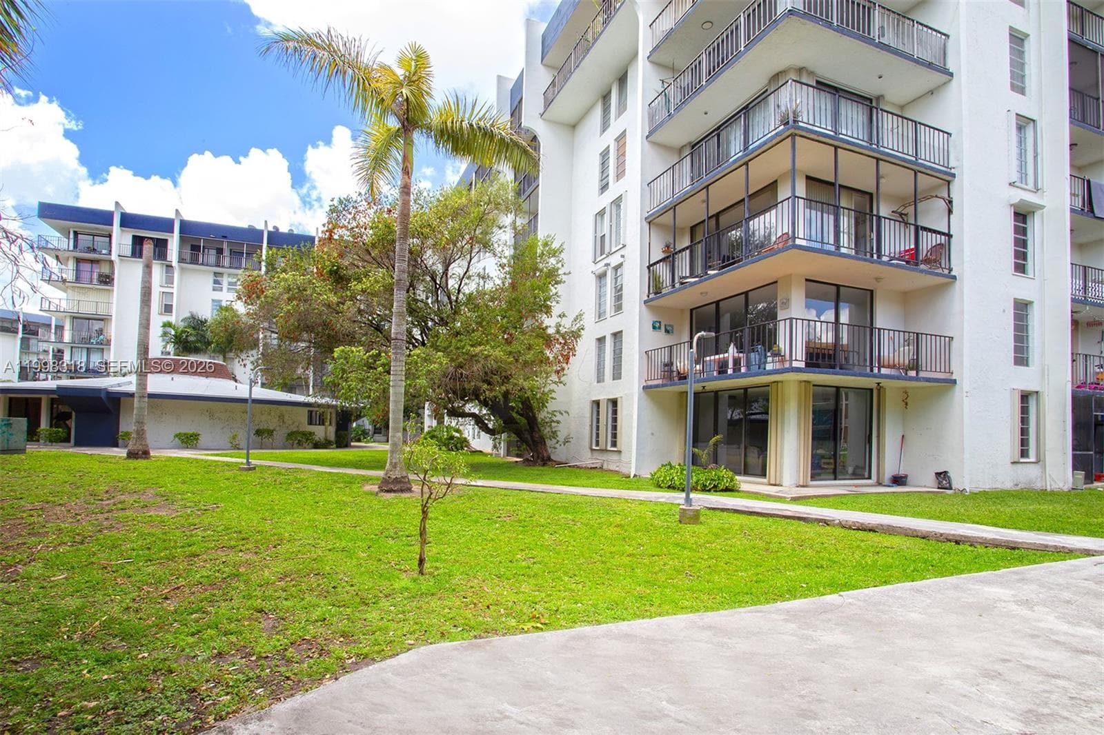 9682 Fontainebleau Blvd # 503, Miami FL 33172 — 30