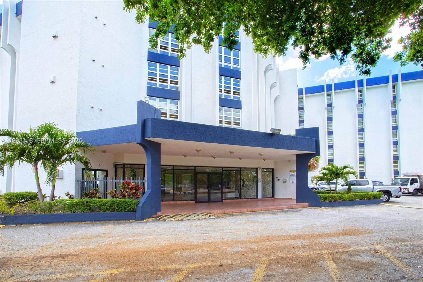 9682 Fontainebleau Blvd # 503, Miami FL 33172 — 33