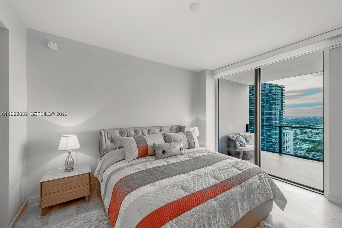 68 SE 6th St # 3006, Miami FL 33131 — 6