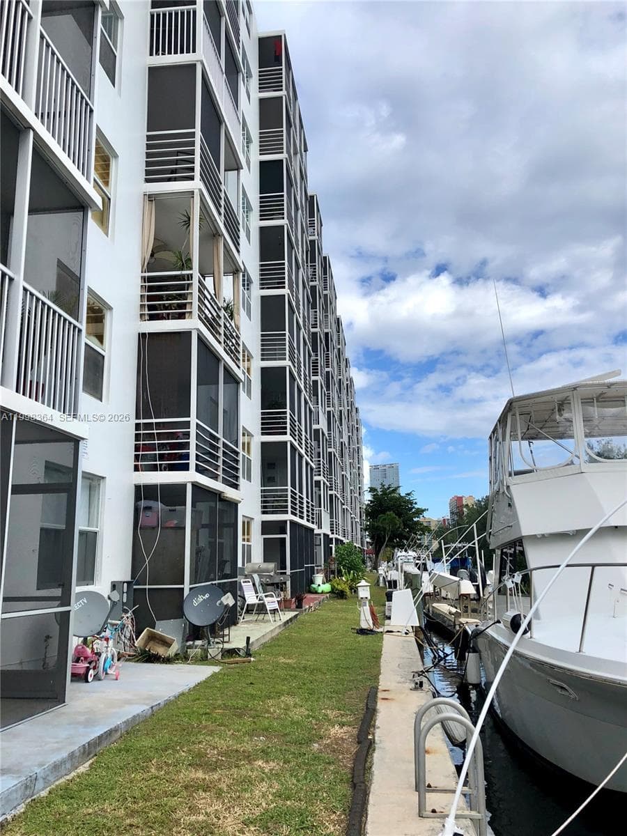 3660 NE 166th St # 812, North Miami Beach FL 33160 — 17