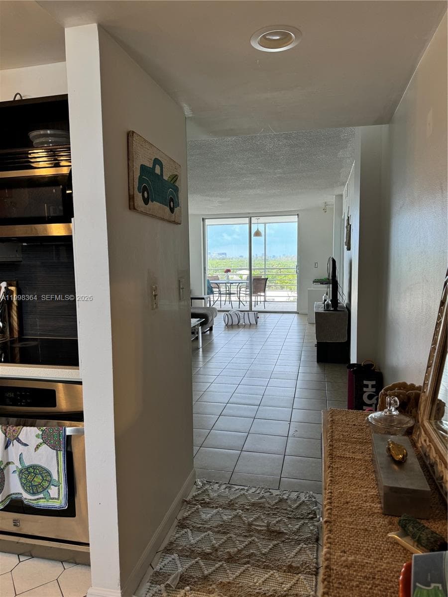 3660 NE 166th St # 812, North Miami Beach FL 33160 — 3
