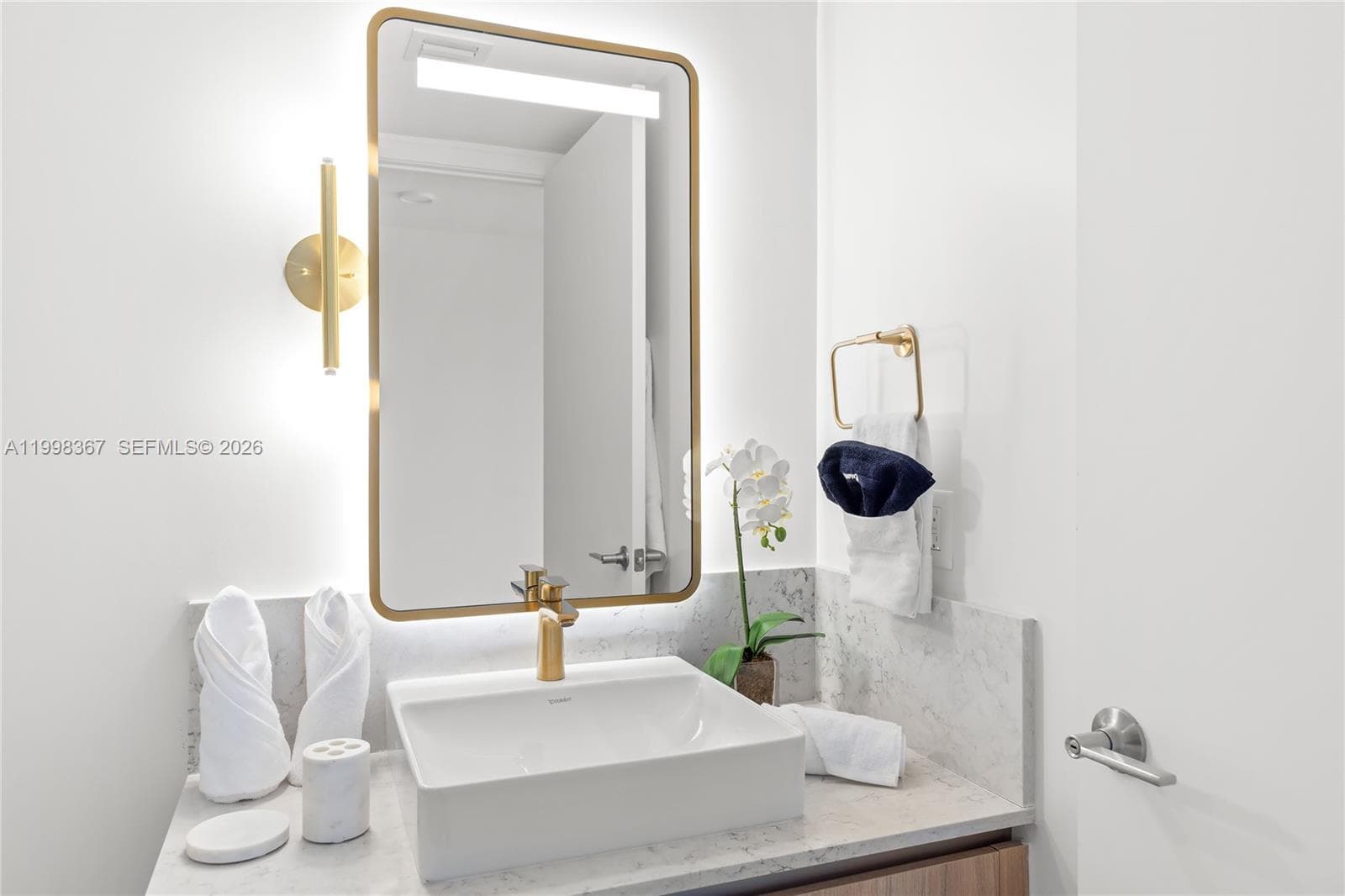 601 NE 1 st # 2716, Miami FL 33132 — 25