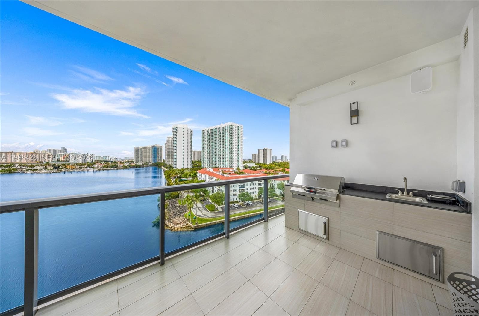 3300 NE 188th St # 812, Aventura FL 33180 — 72