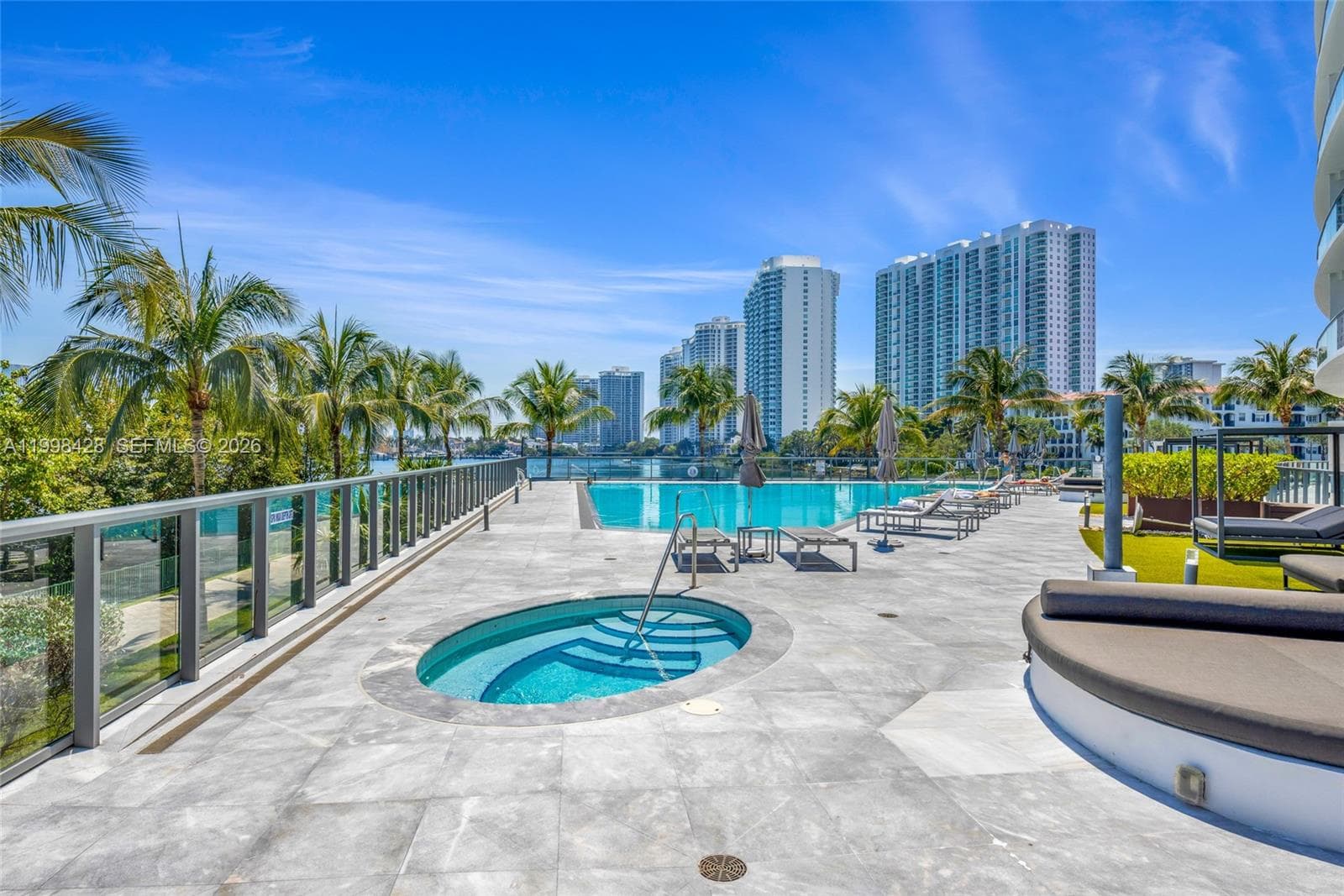 3300 NE 188th St # 812, Aventura FL 33180 — 95