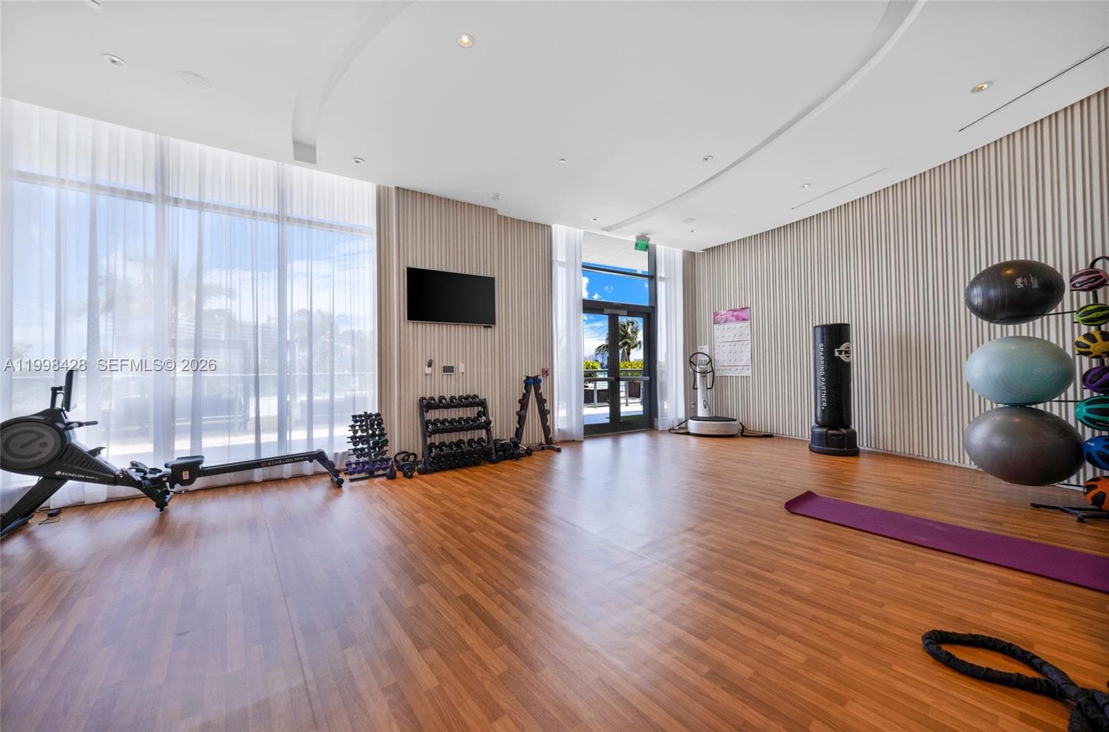 3300 NE 188th St # 812, Aventura FL 33180 — 100