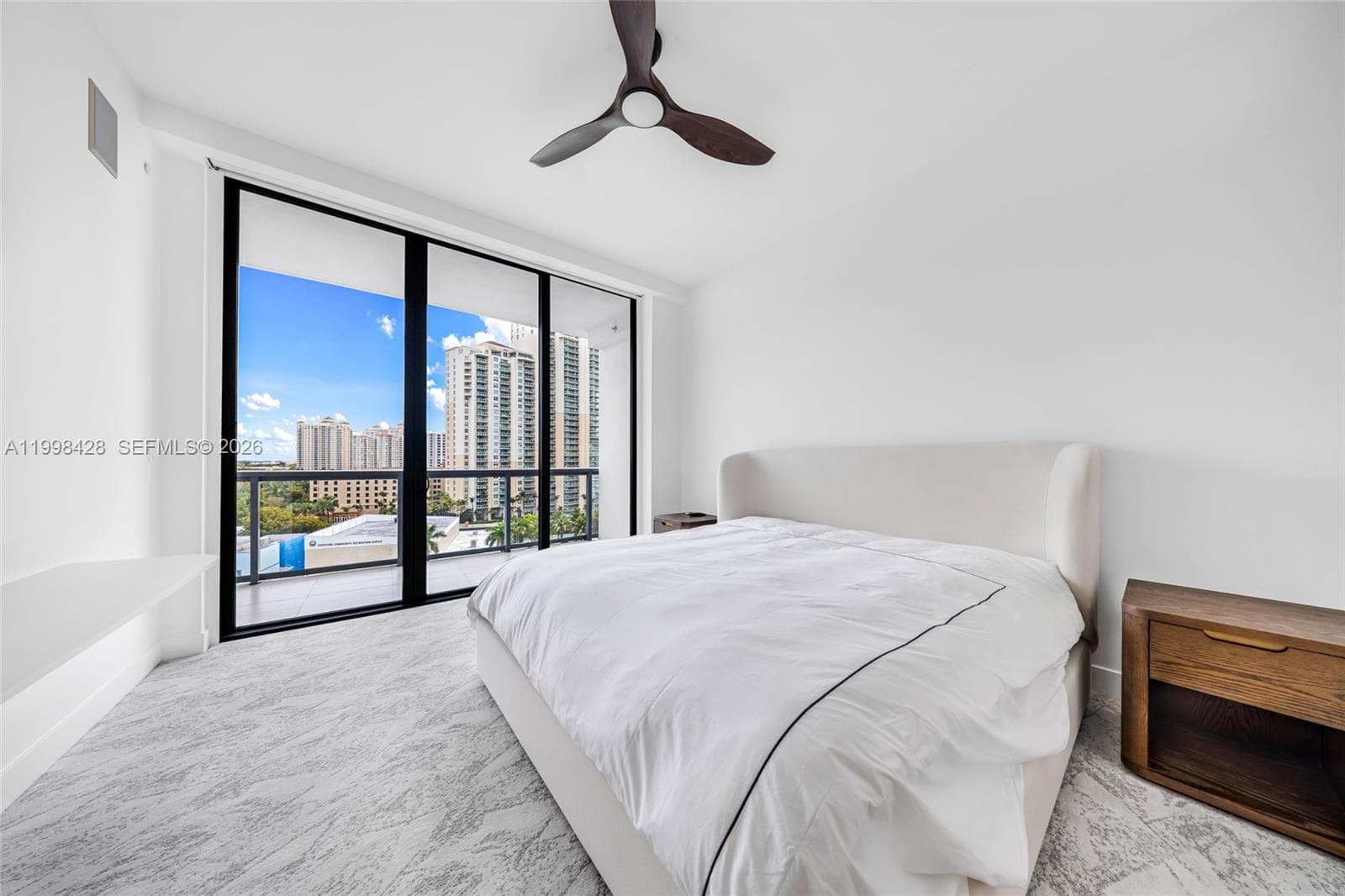 3300 NE 188th St # 812, Aventura FL 33180 — 24