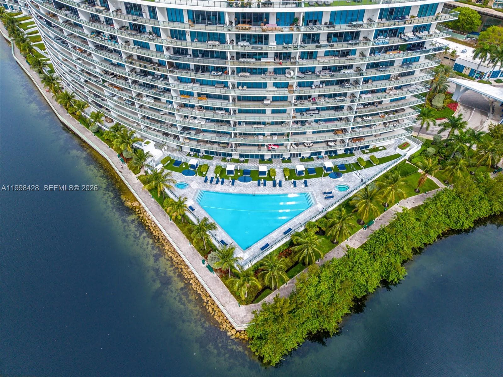 3300 NE 188th St # 812, Aventura FL 33180 — 89