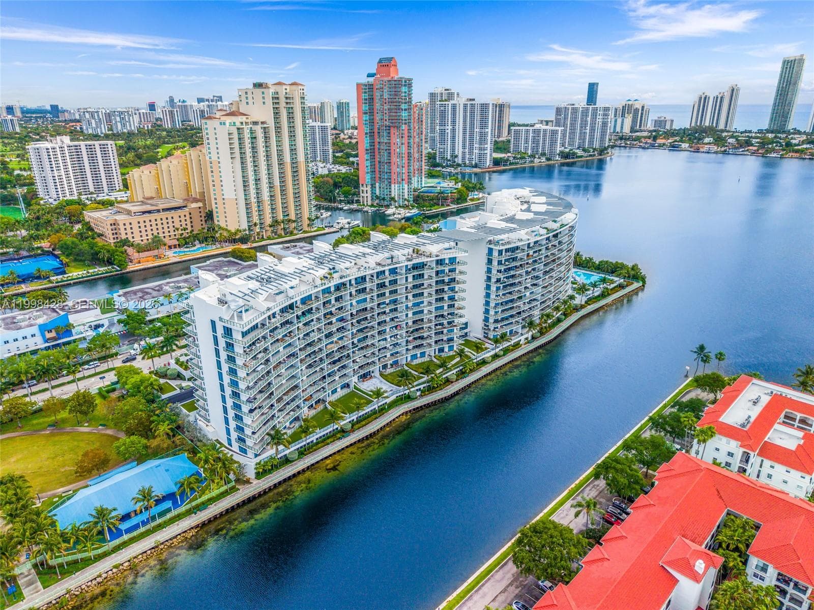 3300 NE 188th St # 812, Aventura FL 33180 — 38